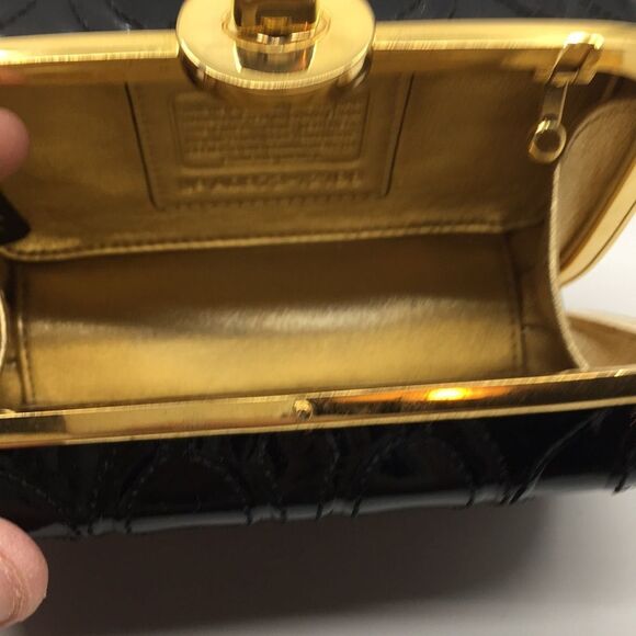 Coach Black Patent Leather Raised "C" Hard Shell Turnlock  Clutch Style 12198 - Picture 12 of 17
